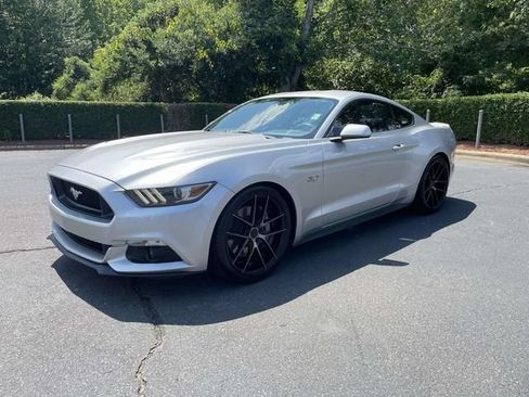 Used 2015 Ford Mustang GT RWD image 3