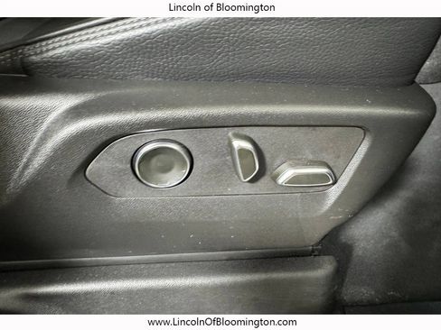 Used 2025 GMC Yukon Denali AWD/4WD image 18