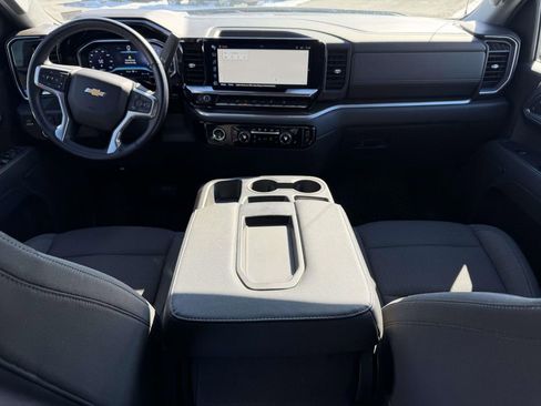 Used 2022 Chevrolet Silverado 1500 LT w/ Z71 Off-Road Package image 2