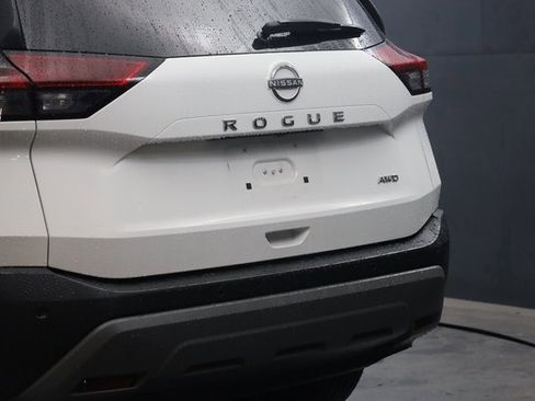 Used 2023 Nissan Rogue S image 7