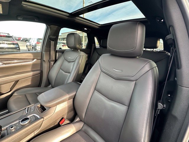 Used 2022 Cadillac XT5 Premium Luxury w/ Technology Package AWD/4WD image 27