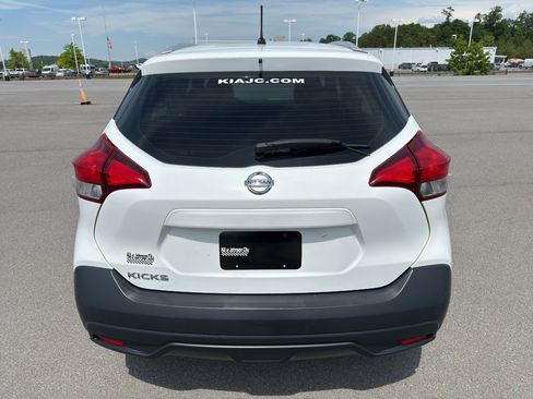 Used 2018 Nissan Kicks S FWD image 4