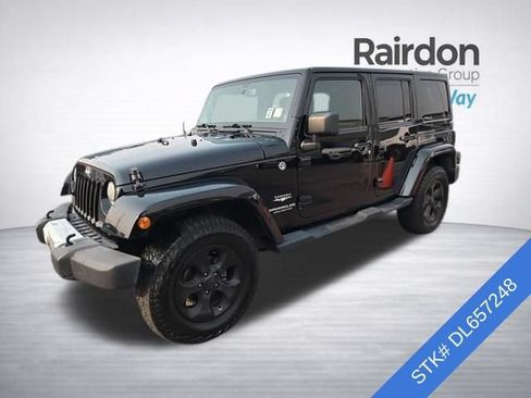 Used 2013 Jeep Wrangler Unlimited Sahara w/ Connectivity Group AWD/4WD image 3