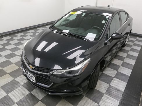 Used 2018 Chevrolet Cruze LT FWD image 6