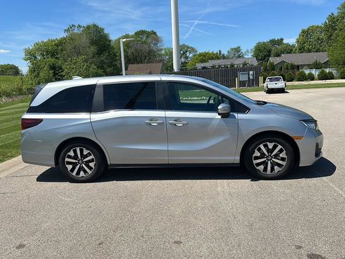 Used 2025 Honda Odyssey EX-L image 2