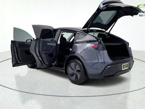 Used 2026 Tesla Model Y AWD image 16