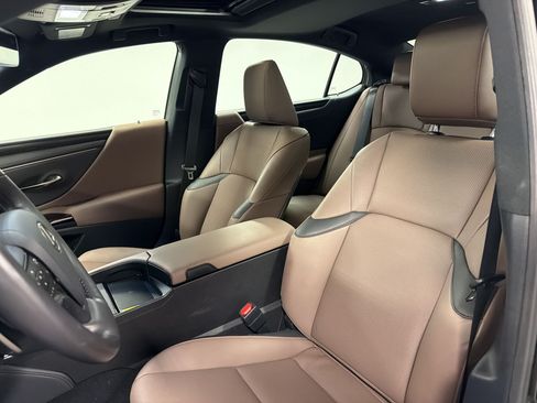 Used 2024 Lexus ES 350 w/ Premium Package FWD image 4