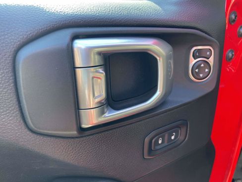 Used 2020 Jeep Wrangler Unlimited Sahara AWD/4WD image 6