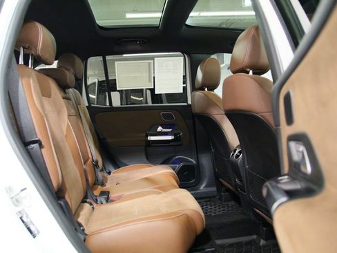 Certified 2024 Mercedes-Benz GLB 250 4MATIC image 25