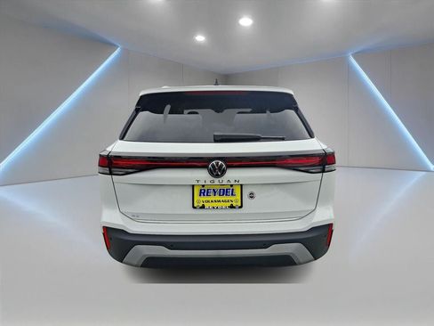 Used 2026 Volkswagen Tiguan SE FWD image 5