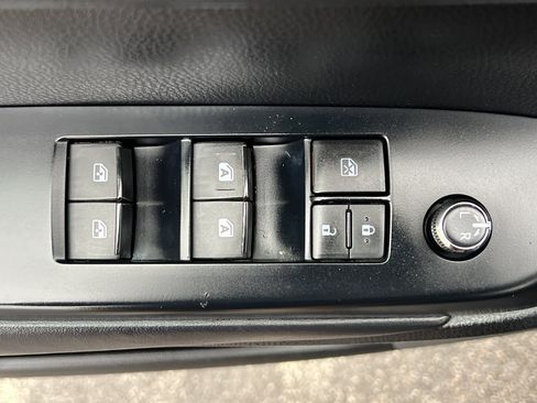 Used 2018 Toyota Highlander XLE image 12