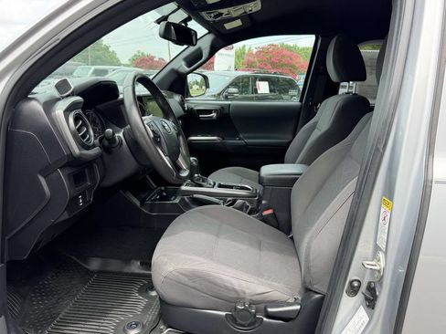 Used 2017 Toyota Tacoma TRD Off-Road w/ Tow Package AWD/4WD image 16