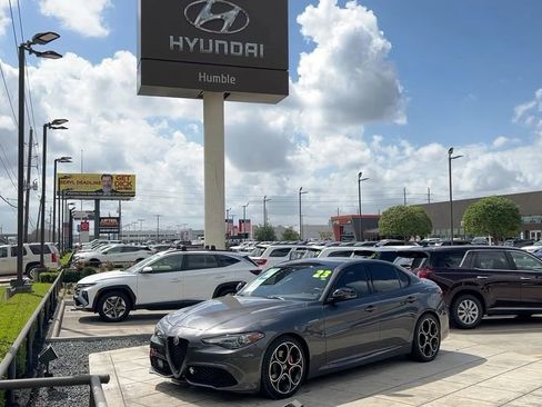 Used 2023 Alfa Romeo Giulia Veloce image 8