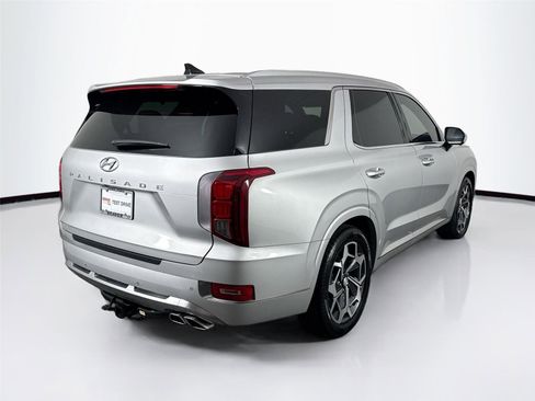 Used 2022 Hyundai Palisade Calligraphy FWD image 2