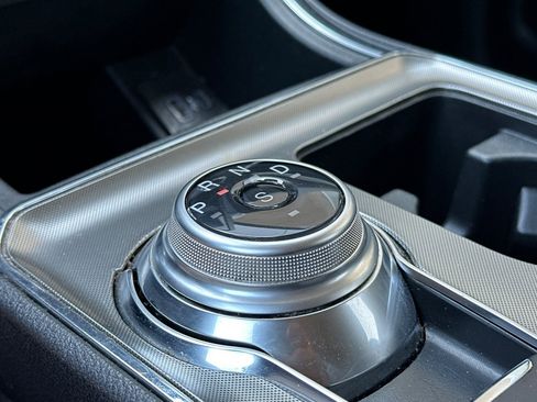 Used 2024 Ford Edge Titanium image 32