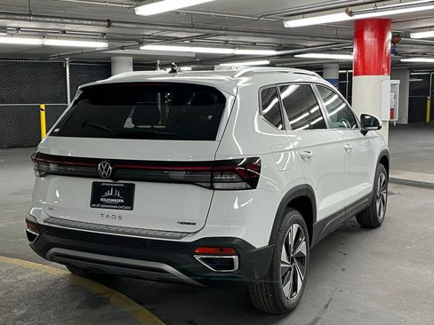 New 2025 Volkswagen Taos SE image 6