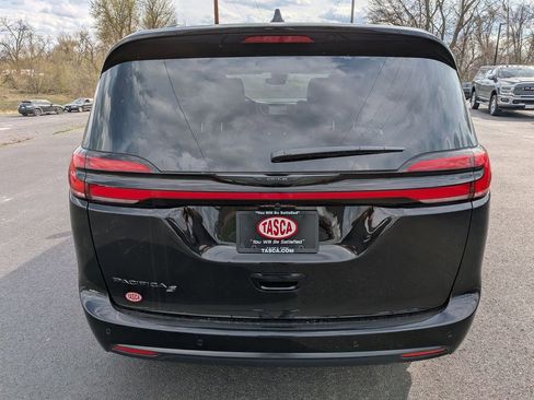 New 2026 Chrysler Pacifica Select w/ S Appearance Package image 3