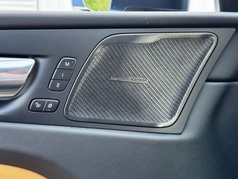 Used 2023 Volvo XC60 B5 Ultimate w/ Climate Package image 19