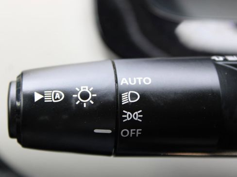 Used 2025 Nissan Pathfinder SL AWD/4WD image 28