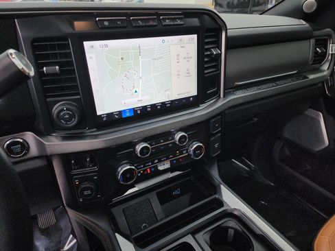 Used 2024 Ford F250 Platinum w/ FX4 Off-Road Package image 25