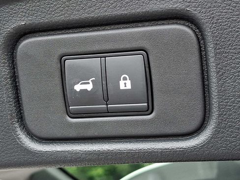 Used 2022 Nissan Pathfinder SL AWD/4WD image 28