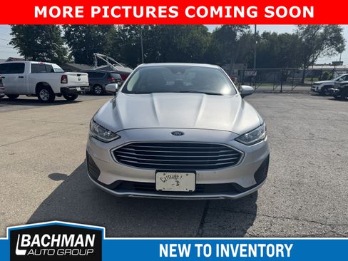 Used 2019 Ford Fusion SE FWD image 3