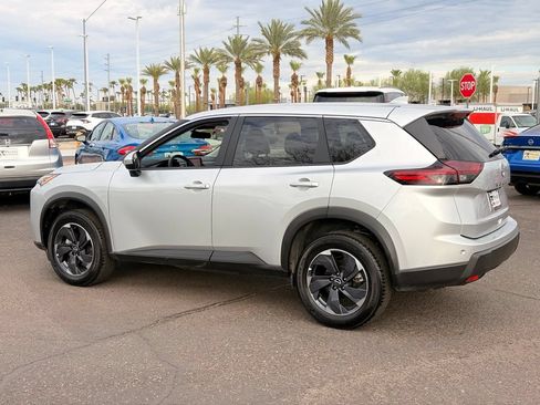 Certified 2025 Nissan Rogue SV FWD image 4
