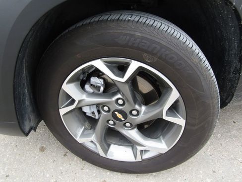 Used 2025 Chevrolet Trax LT image 22