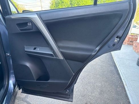 Used 2014 Toyota RAV4 LE image 19