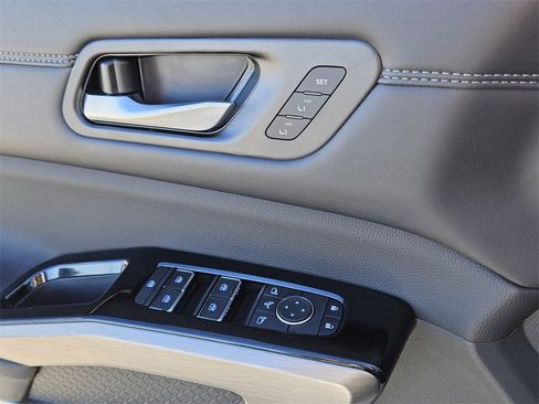 New 2025 Nissan Pathfinder Platinum image 31