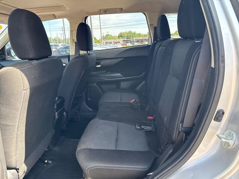 Used 2022 Mitsubishi Outlander ES FWD image 14