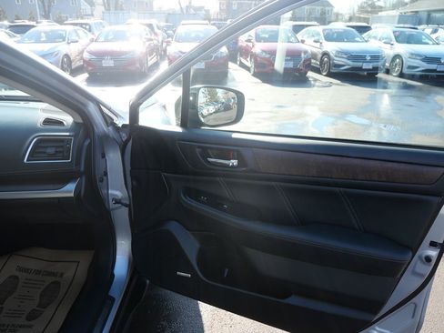 Used 2018 Subaru Outback 2.5i Limited image 19