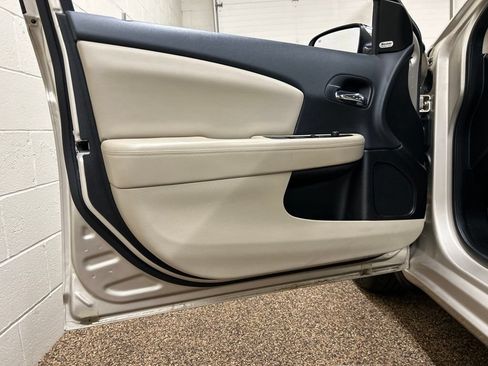Used 2014 Chrysler 200 Limited FWD image 13