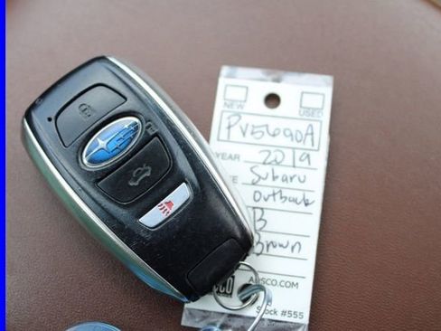 Used 2019 Subaru Outback 3.6R Touring AWD/4WD image 32