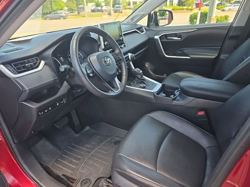 Used 2021 Toyota RAV4 XLE Premium AWD/4WD image 7