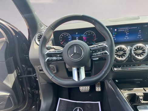 Used 2025 Mercedes-Benz GLA 250 4MATIC image 12