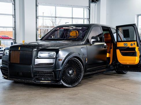 Used 2023 Rolls-Royce Cullinan image 2