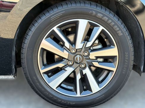 Used 2024 Nissan Versa SV FWD image 12