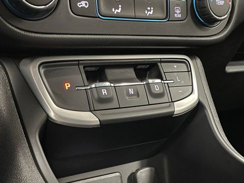 Used 2022 GMC Terrain SLE image 19