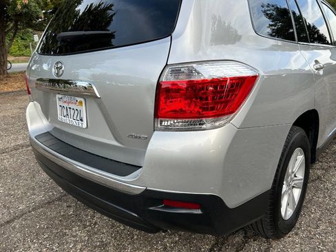 Used 2013 Toyota Highlander SE image 16