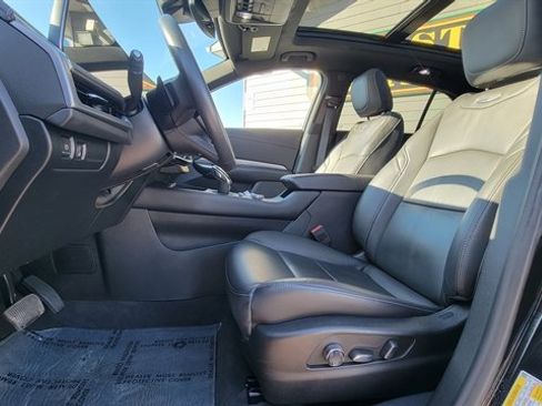 Used 2024 Cadillac XT4 Premium Luxury image 17