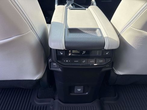 New 2026 Toyota Grand Highlander Limited image 9