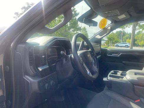 Used 2023 Chevrolet Silverado 1500 LT AWD/4WD image 16