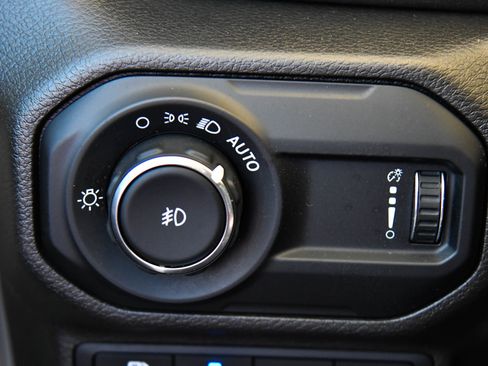 Used 2023 Jeep Wrangler Unlimited Sahara w/ Cold Weather Group AWD/4WD image 38
