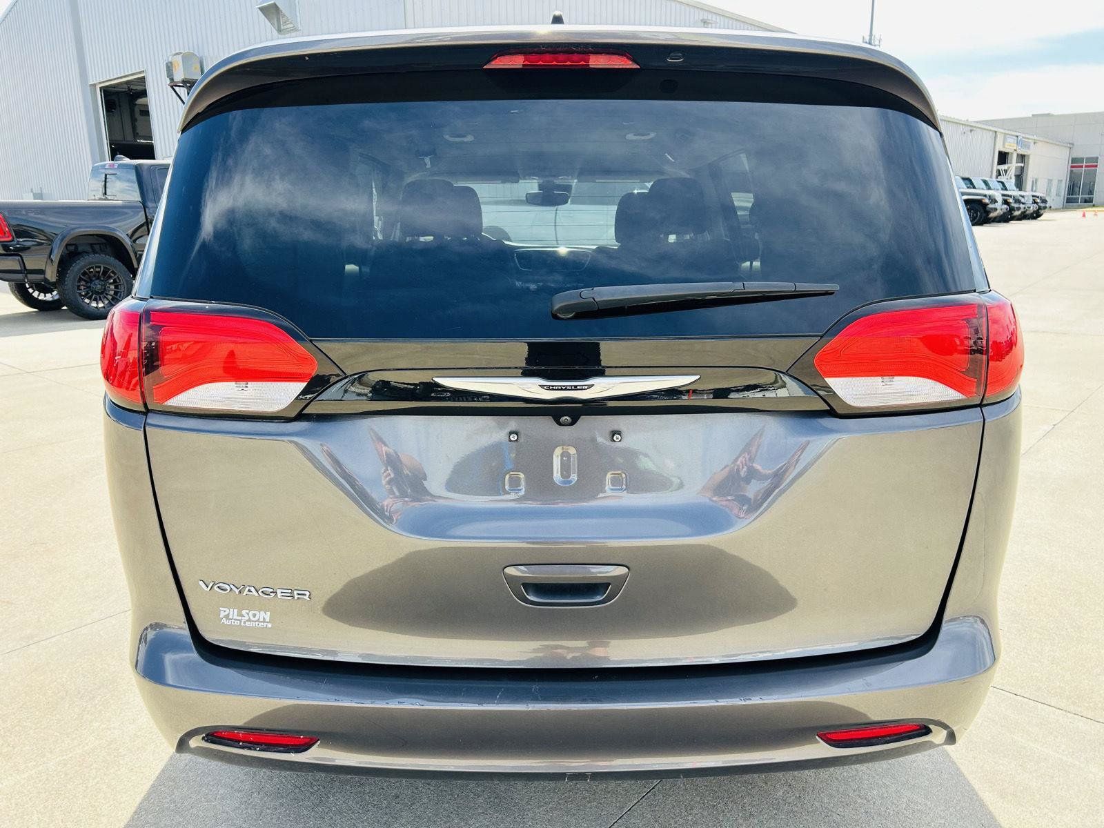 Used 2023 Chrysler Voyager LX FWD image 34
