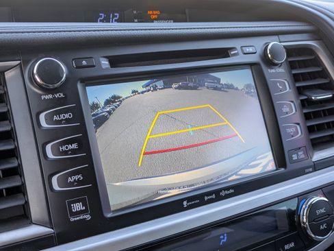 Used 2017 Toyota Highlander Limited image 26