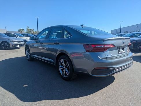 Used 2024 Volkswagen Jetta SE FWD image 5