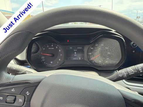 Used 2025 Chevrolet Trax LS w/ LS Convenience Package FWD image 26