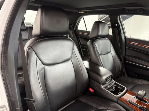 Used 2013 Chrysler 300 w/ Driver Convenience Group RWD image 27