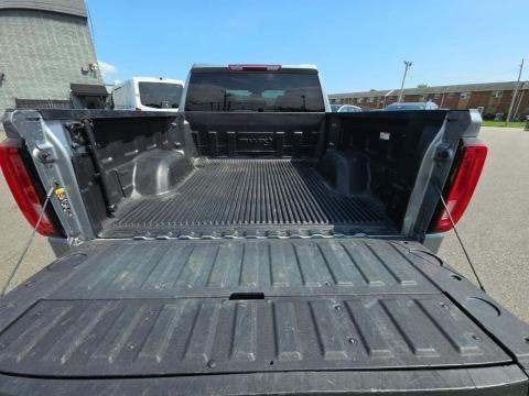 Used 2025 GMC Sierra 1500 SLT AWD/4WD image 17
